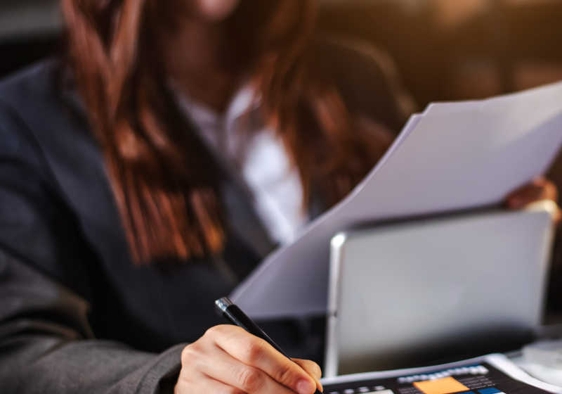 servicio de contratos mercantiles y relaciones laborales